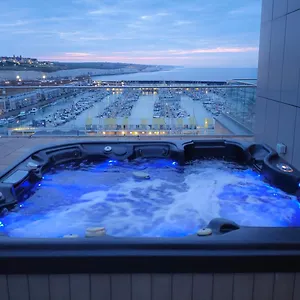  Apartment Unique Sea View Penthouse With Hot Tub