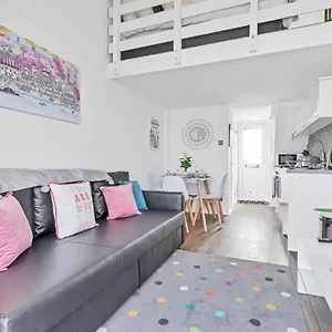  Apartment On The Water 3 With Free Parking - By My Getaways